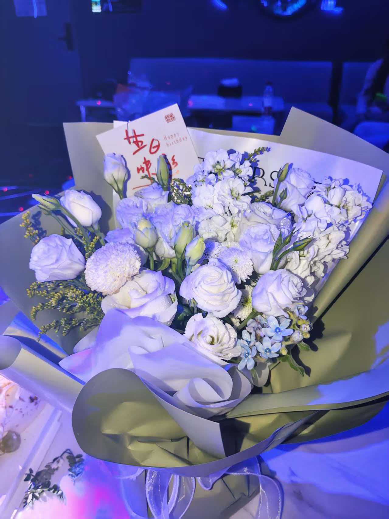 生日花束与手写贺卡